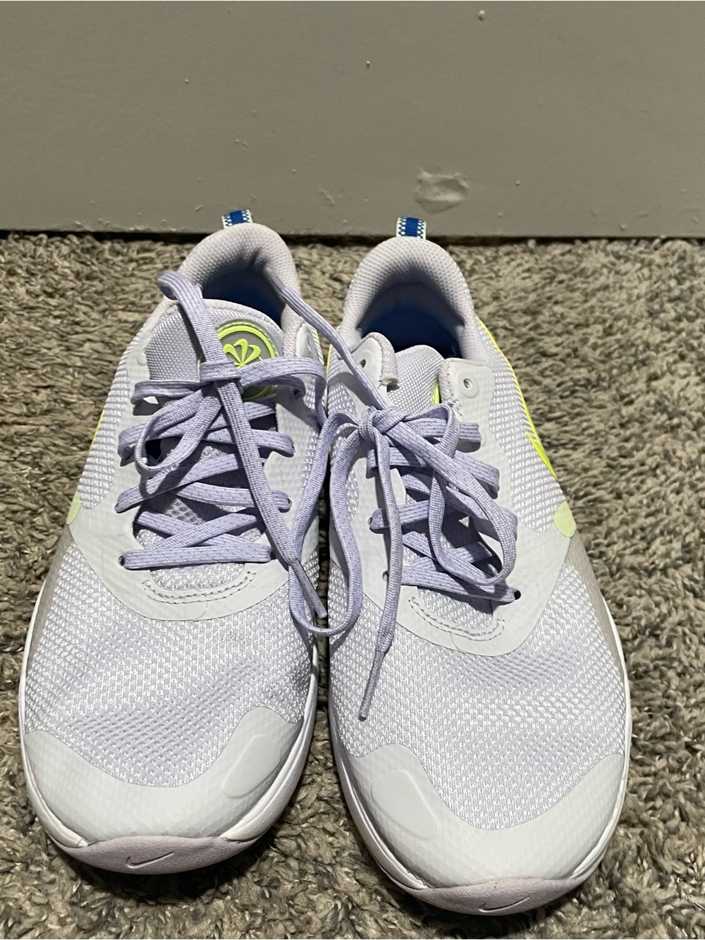 Nike Lilac Mesh Trainers with Neon Yellow Swoosh - Picture 2 of 3
